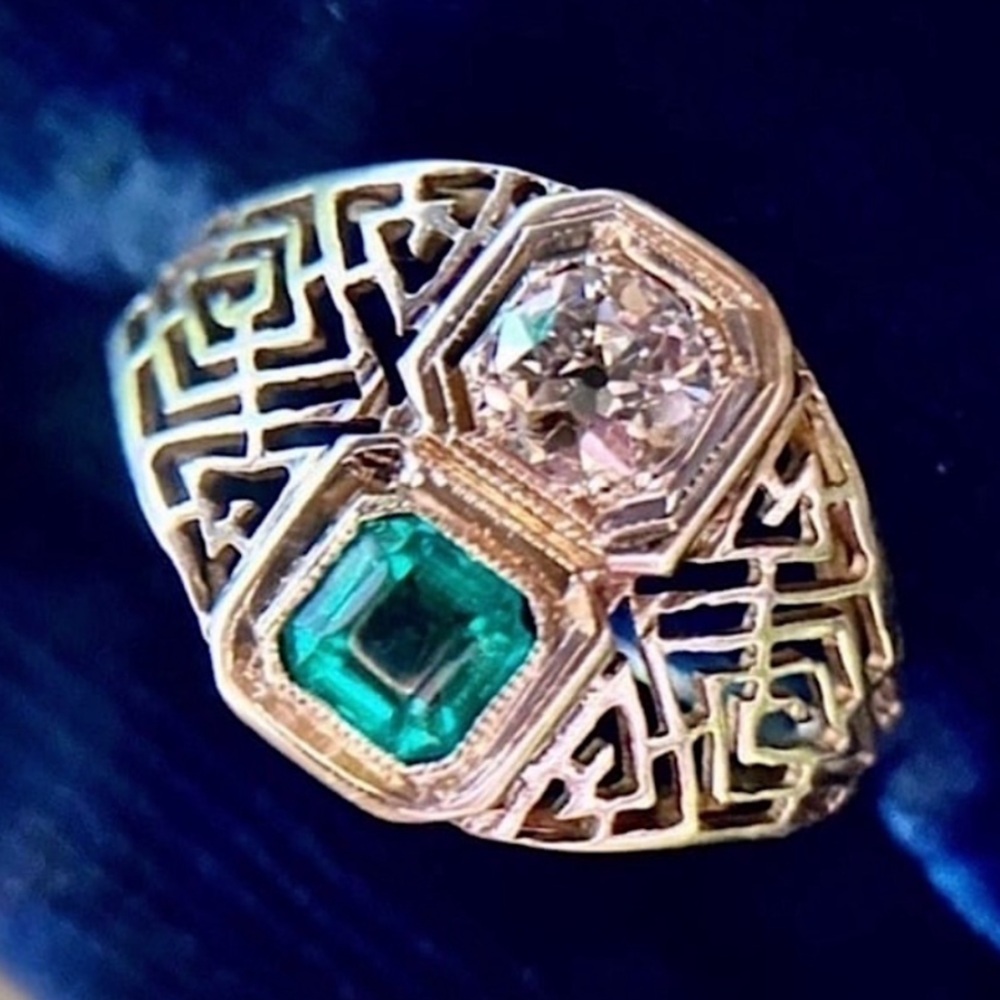RARE Estate Ring! Solid Gold OLD European Cut Diamond and Green Emerald ring - Picture 5 of 15